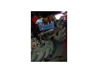 Otomobille çarpışan traktörün tekeri koptu: 2 yaralı