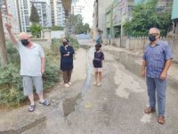 Kanalizasyon taştı, vatandaş sokağa maskesiz çıkamaz hale geldi