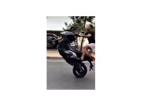 Kasksız ve akrobatik hareketler yapan motosiklet sürücüsüne ceza yağdı