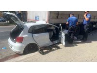 Otomobil, park halindeki tıra çarptı: 4 yaralı