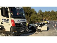 Antalya’da otomobil ile beton mikseri çarpıştı: 1 ölü, 2 yaralı