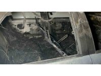 Park halindeyken yanmaya başlayan otomobil için mahalleli seferber oldu