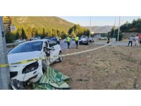 Burdur-Antalya karayolunda otomobiller çarpıştı, 1’i ağır 2 yaralı