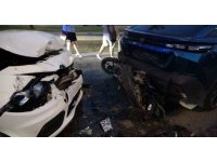 Zincirleme kazada motosikletli genç kız yaralandı, sürücü olay yerinden kaçtı