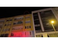 Çatıda intihara kalkışan genç yürekleri ağza getirdi