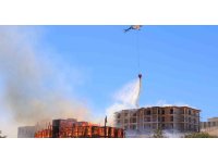 Orman Bölge Müdürlüğüne ait lojman küle döndü, çatısı yanan binaya ise müdahale sürüyor