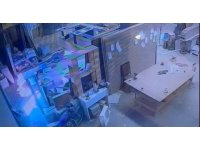 Alanya’da mobilya atölyesinin kundaklandığı anlar güvenlik kamerasında