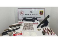 Antalya’da jandarmadan  uyuşturucu ve silah operasyonu