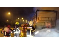 Kuruyemiş yüklü tır alev alev yandı