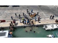 Balıkçı barınağında dip temizliği: 2 ton çöp çıkartıldı