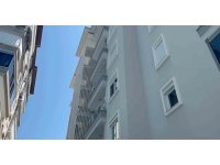 Alanya’da klima takarken dengesini kaybeden kişi 6. kattan zemine düştü