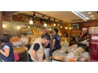 Kuru yemişçide kilolarca böceklenmiş ürün imha edildi