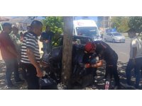 Otomobil ağaca çarptı, sürücü yaralandı