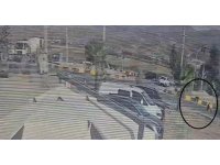 Motosikletin çarptığı yaya metrelerce havaya uçtu