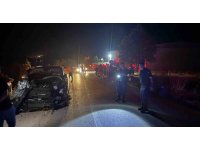 Tali yoldan çıkan traktörle çarpışan araç hurdaya döndü: 6 yaralı