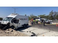 Yol çalışması nedeniyle tek şeride düşen yolda feci kaza:1 ölü 6 yaralı