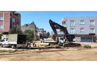 Su borusu patladı, mahalleyi su bastı