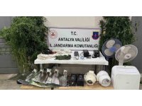 Evini uyuşturucu serasına çevirdi, kaçamadı