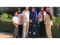 Otomobiliyle evine dönmek isteyen aileye dehşeti yaşattılar