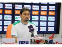 İlhan Palut: "Çok gol kaçırıyoruz maalesef"