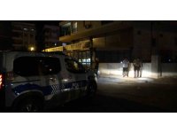 Oturduğu apartmanın girişinde silahlı saldırıya uğrayan şahıs yaralandı