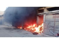 Kırıkhan’da iş yeri alevlere teslim oldu