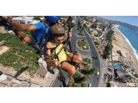 Trafik kazası yamaç paraşütü kamerasında