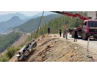 Adana’da 5 kişiye mezar alan otomobil uçurumdan çıkarıldı