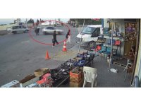 Motosikletin otomobile ok gibi saplandığı anlar kamerada