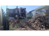 Arka sokaktaki yıkım evleri salladı, panikleyen mahalleli 112’yi aradı