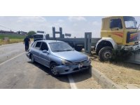 Freni boşalan kamyon, kırmızı ışıktaki 4 otomobile çarptı: 3 yaralı