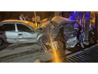 Kontrolden çıkan otomobil park halindeki araca çarptı... O anlar kamerada