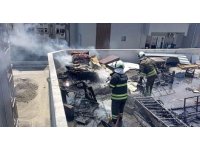 Dörtyol’da binanın çatı katında yangın çıktı