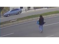 Telefona bakarken otomobilin çarptığı genç kız, 5 ay sonra hayatını kaybetti