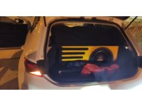 Abartı egzoz ve kurallara aykırı cihaz kullanan sürücü trafikten men edildi