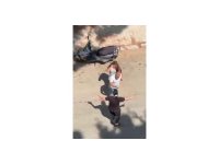 Kızını bıçakla kovaladı, o anlar kamerada