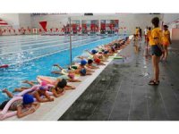 Gençler kanalda boğulmasın diye havuzlar faaliyette