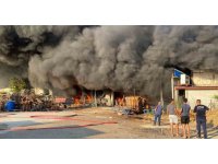 Antalya’da 2 depo yangında küle döndü