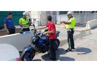 Motosikletle akrobatik hareketler yapıp sosyal medyasından paylaştı, ceza üstüne ceza yedi