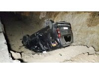 Otomobile çarpan hafif ticari araç  kanala uçtu: 3 yaralı