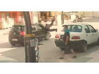 Burdur’da otomobilin çarptığı genç metrelerce havaya savruldu