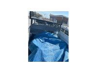 Pikap kasasında tente altında taşınan göçmenler yakalandı