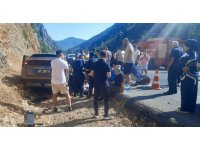 Antalya’da otomobil çekici ile çarpıştı: 5 yaralı