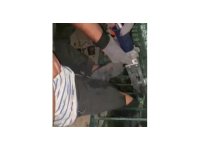 Bacağı mazgala sıkışan çocuğu itfaiye kurtardı