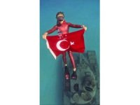 Şahika Ercümen, Zafer Bayramı’nda Kaş’ta tanka dalış yaptı