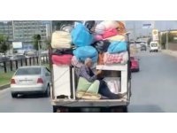 Biri kendini kamyonette iple bağladı, diğeri kamyonette hamak keyfi yaptı