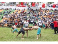 Mersin’de Zafer Bayramı kapsamında ‘Gözne Karakucak Güreşleri’ düzenlendi