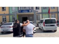 Arsuz’da hapis cezası ile aranan 2 şahıs yakandı