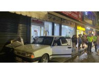 Antalya’da dondurma almak için aracını park etmek isteyen sürücü, hayatının şokunu yaşadı