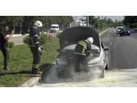 Isparta’da seyir halindeki otomobil alev aldı